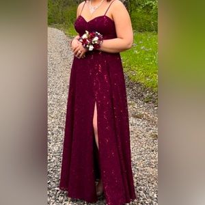 Beautiful lace and sequin overlay prom dress, size 16.